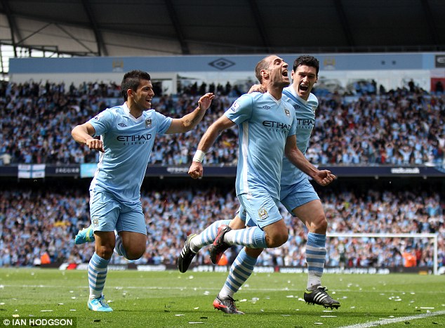 Man City vs QPR - Zabaleta scores