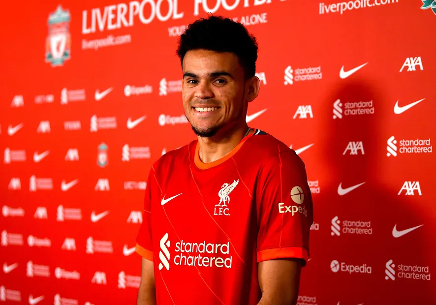 [ Díaz signed for Liverpool in the 21/22 January transfer window for an initial fee of £37m ]