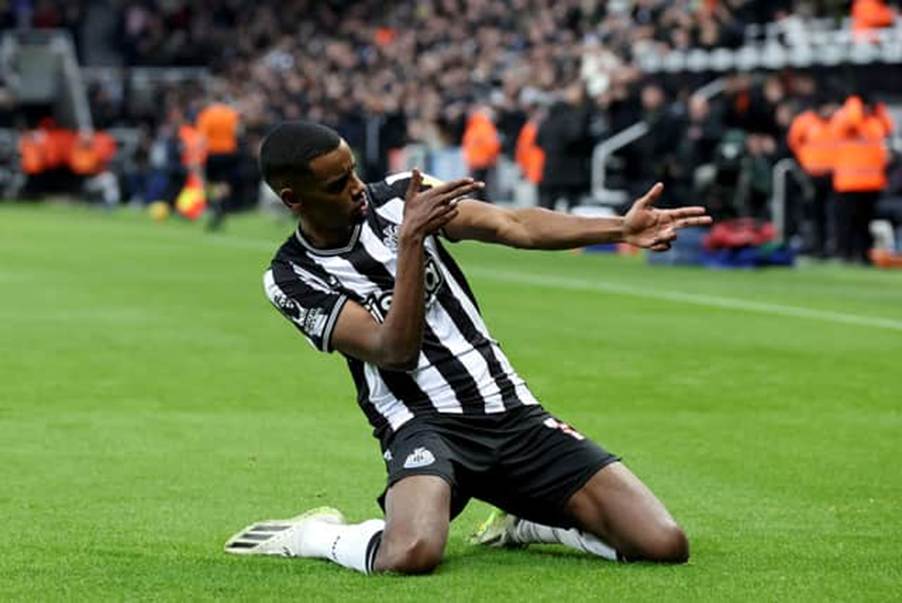 FPL Gameweek 31 Transfer Tips: Two Players to BUY- Isak